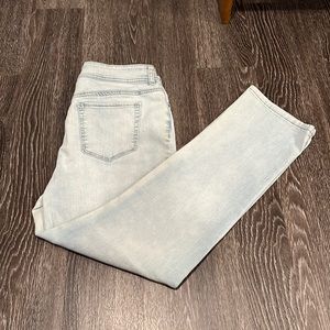 Chico’s slimming jeans light wash size is 1.5 short